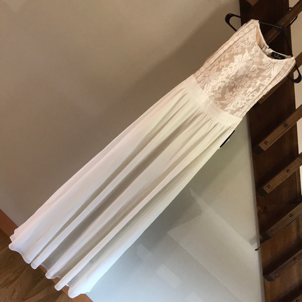 NWT Lulu’s White Lace Maxi Dress